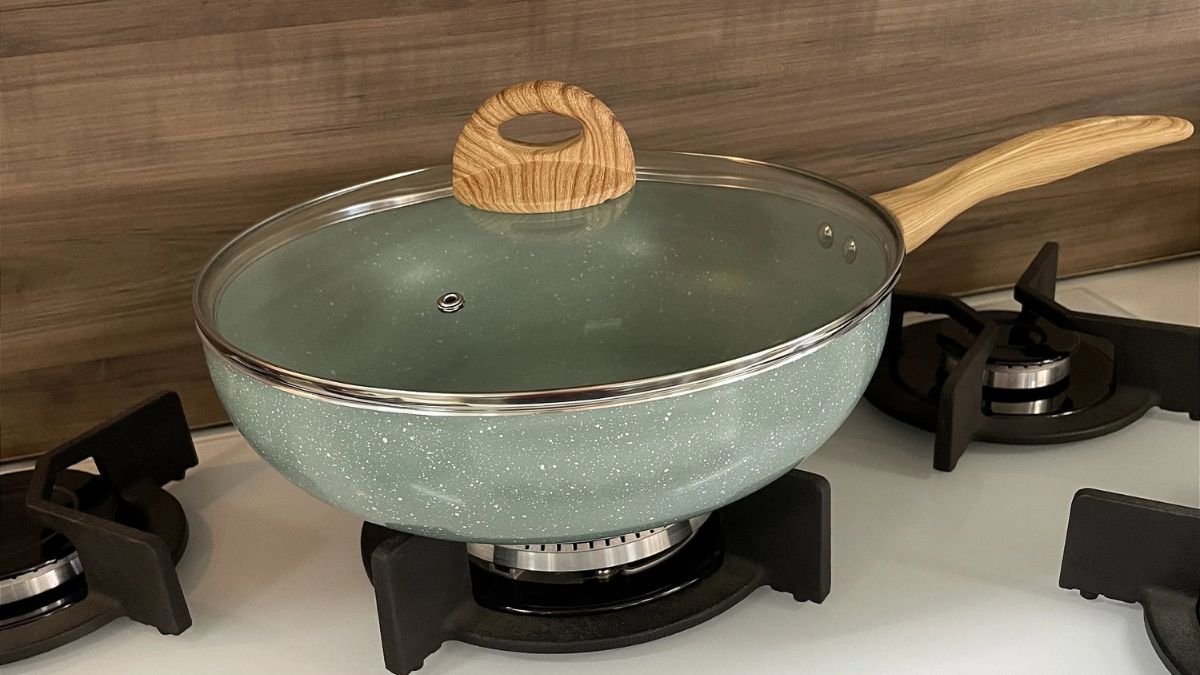 O Ritual de 5 Minutos: O Segredo para uma Wok Antiaderente por Anos